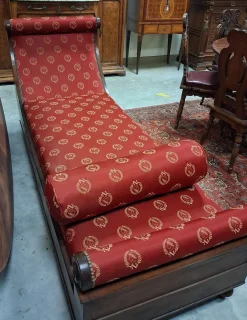 Empire Chaiselongue oder Recamier aus geflammtem Mahagoni im Restaurationsstil