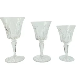 1950er Französisches Saint Louis Kristallglas Set mit 12 Gläsern, einschließlich Rotwein, Weißwein, Wasserglas