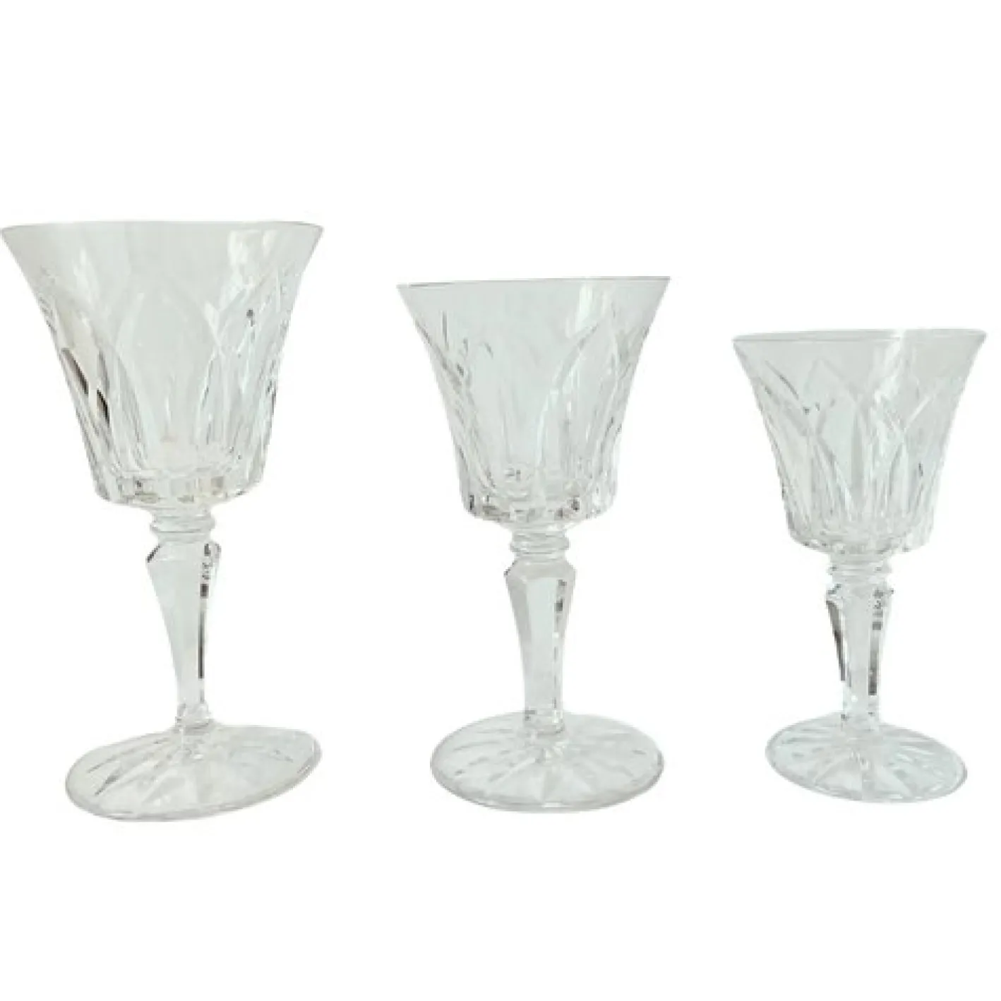 1950er Französisches Saint Louis Kristallglas Set mit 12 Gläsern, einschließlich Rotwein, Weißwein, Wasserglas
