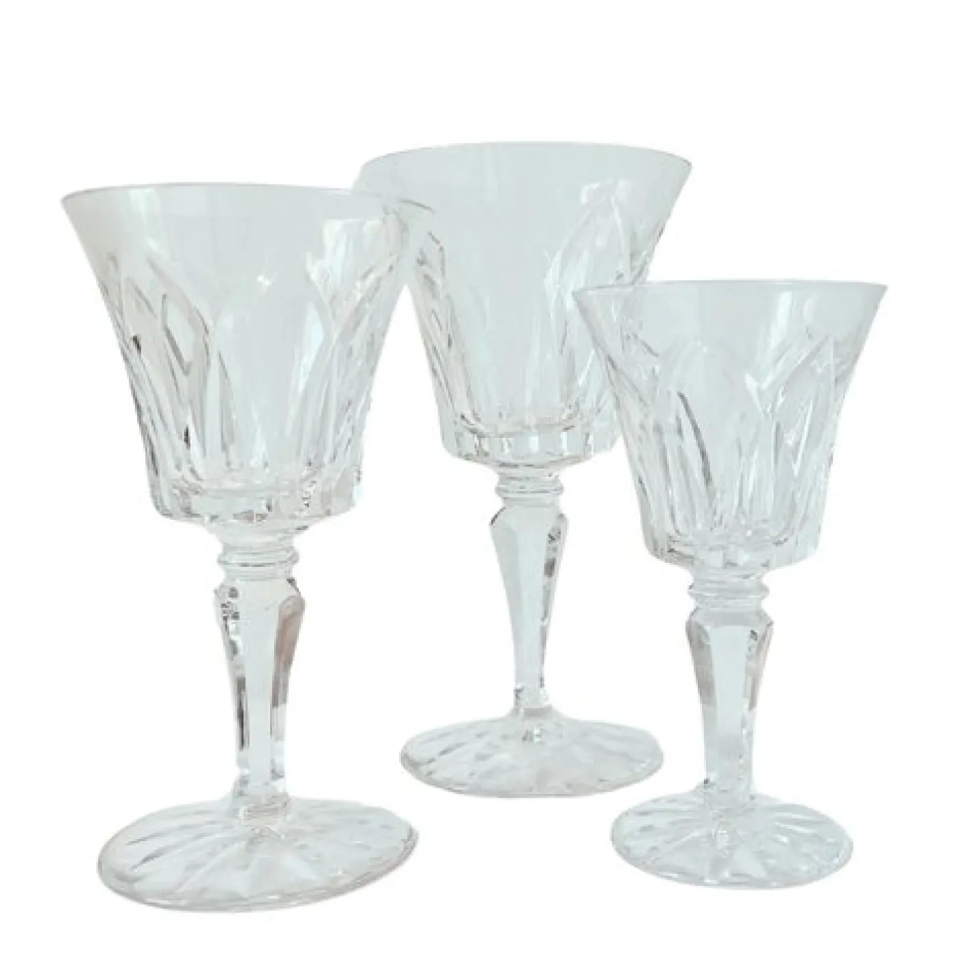 1950er Französisches Saint Louis Kristallglas Set mit 12 Gläsern, einschließlich Rotwein, Weißwein, Wasserglas