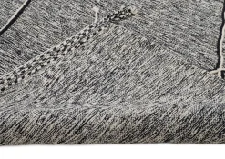 Flachgewebter Teppich aus handgeknüpftem Wollteppich von Azele Studio