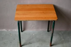 Französischer Vintage Schreibtisch für Kinder, 1950er