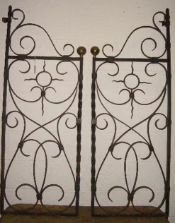 Französische Wroight Eisentore, 1940er, 2er Set