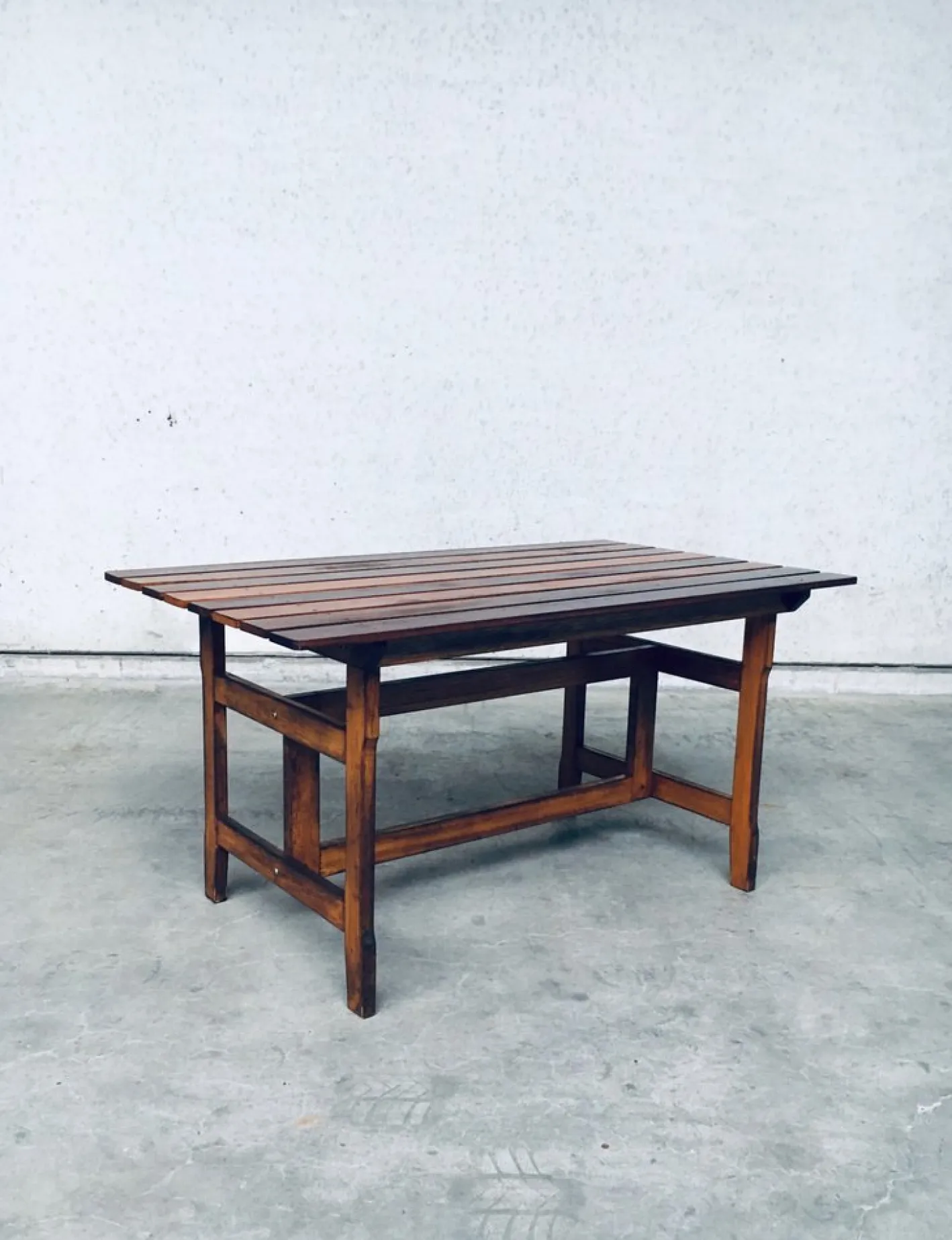 Gartentisch aus patiniertem Holz, 1970er