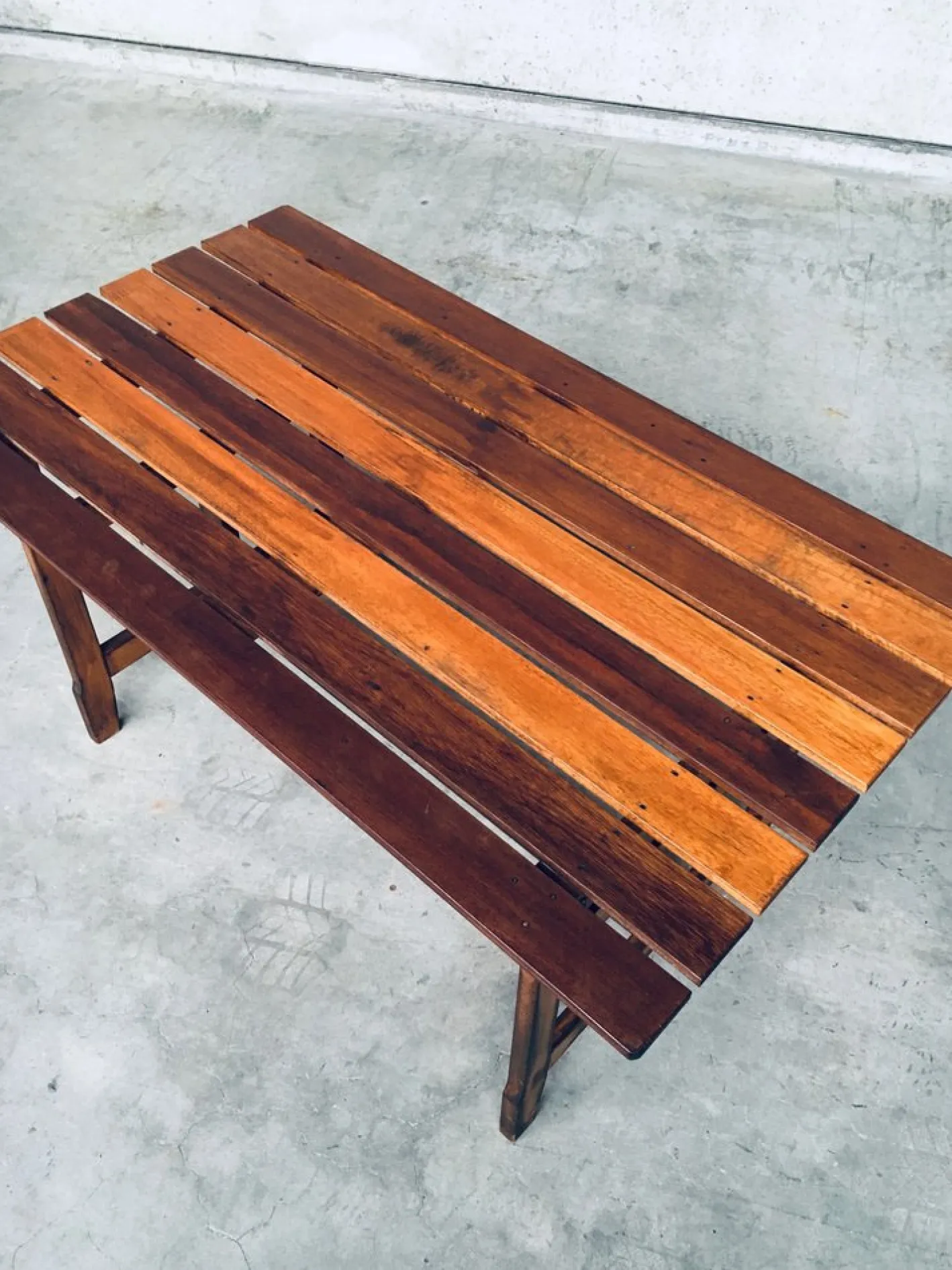 Gartentisch aus patiniertem Holz, 1970er