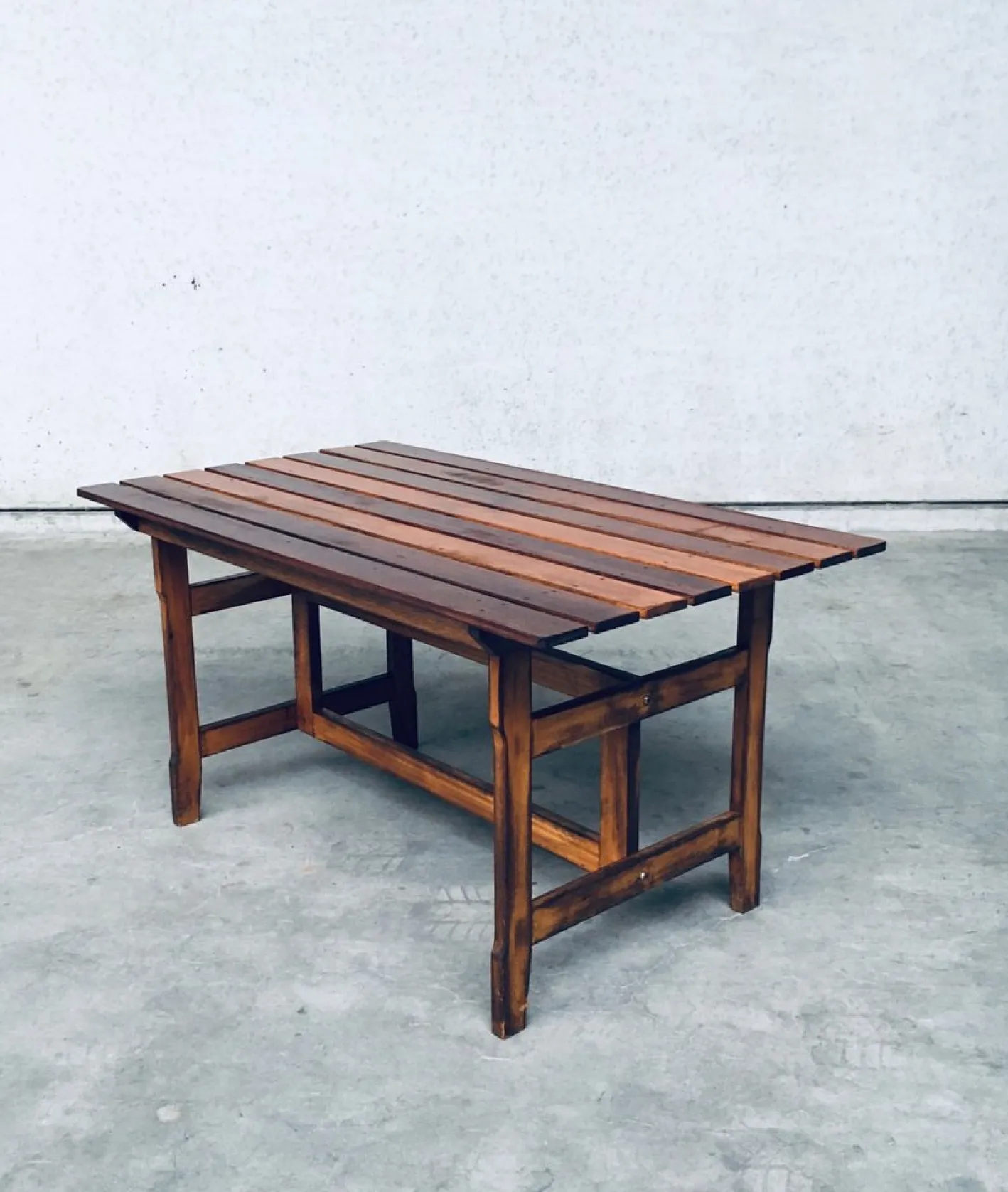 Gartentisch aus patiniertem Holz, 1970er