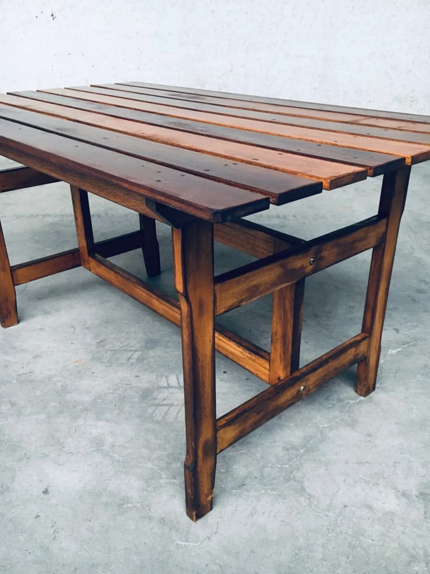 Gartentisch aus patiniertem Holz, 1970er