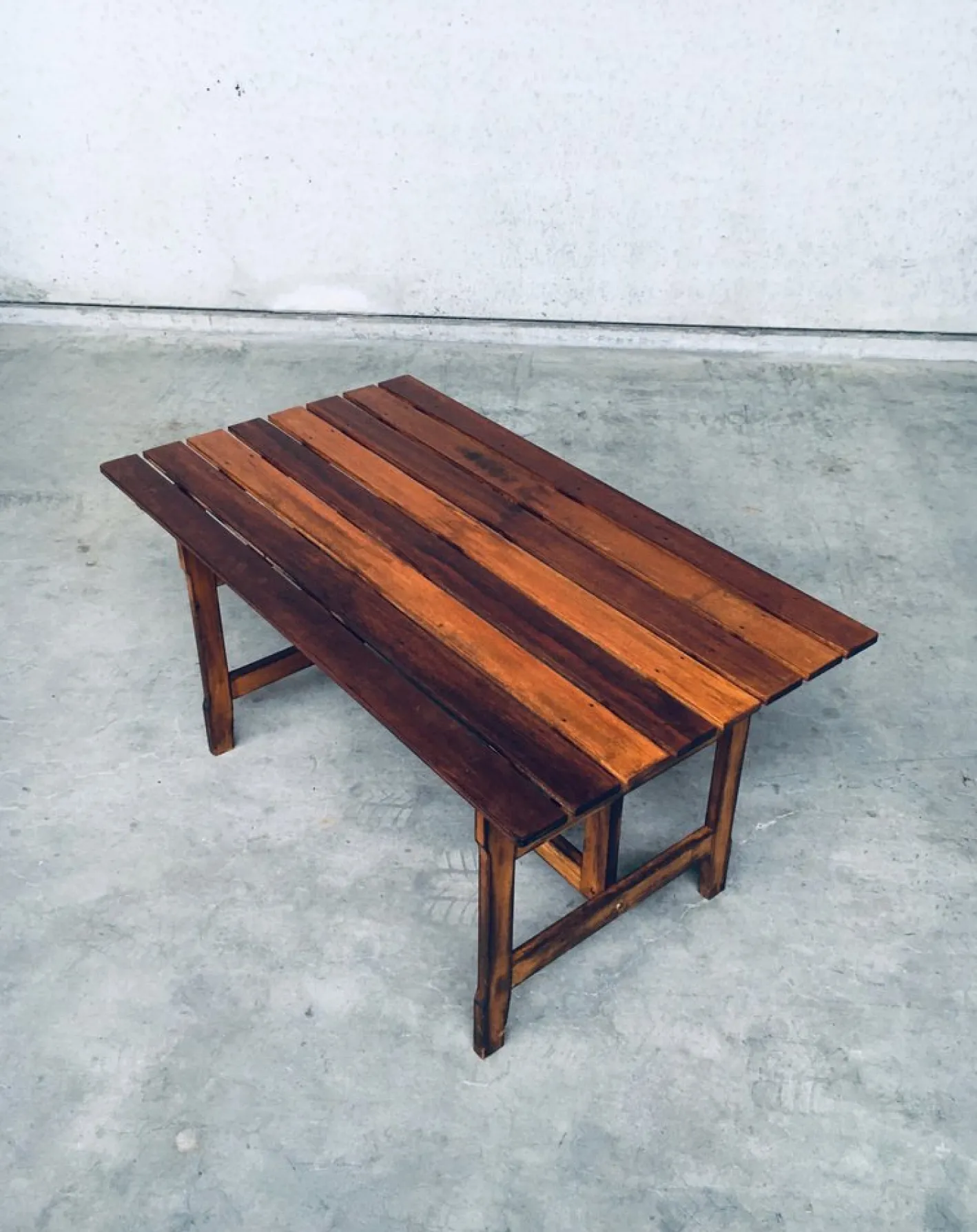 Gartentisch aus patiniertem Holz, 1970er