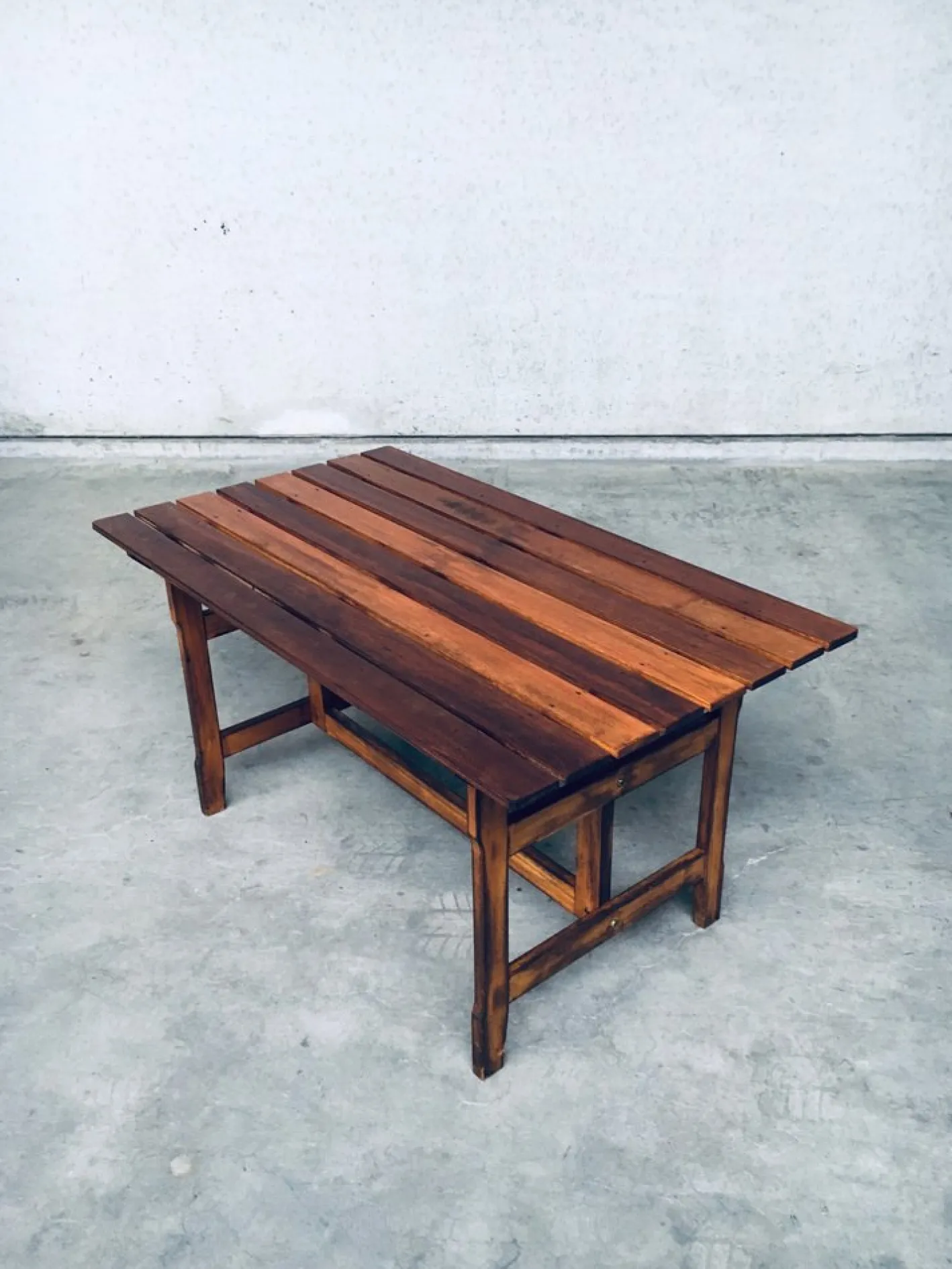 Gartentisch aus patiniertem Holz, 1970er