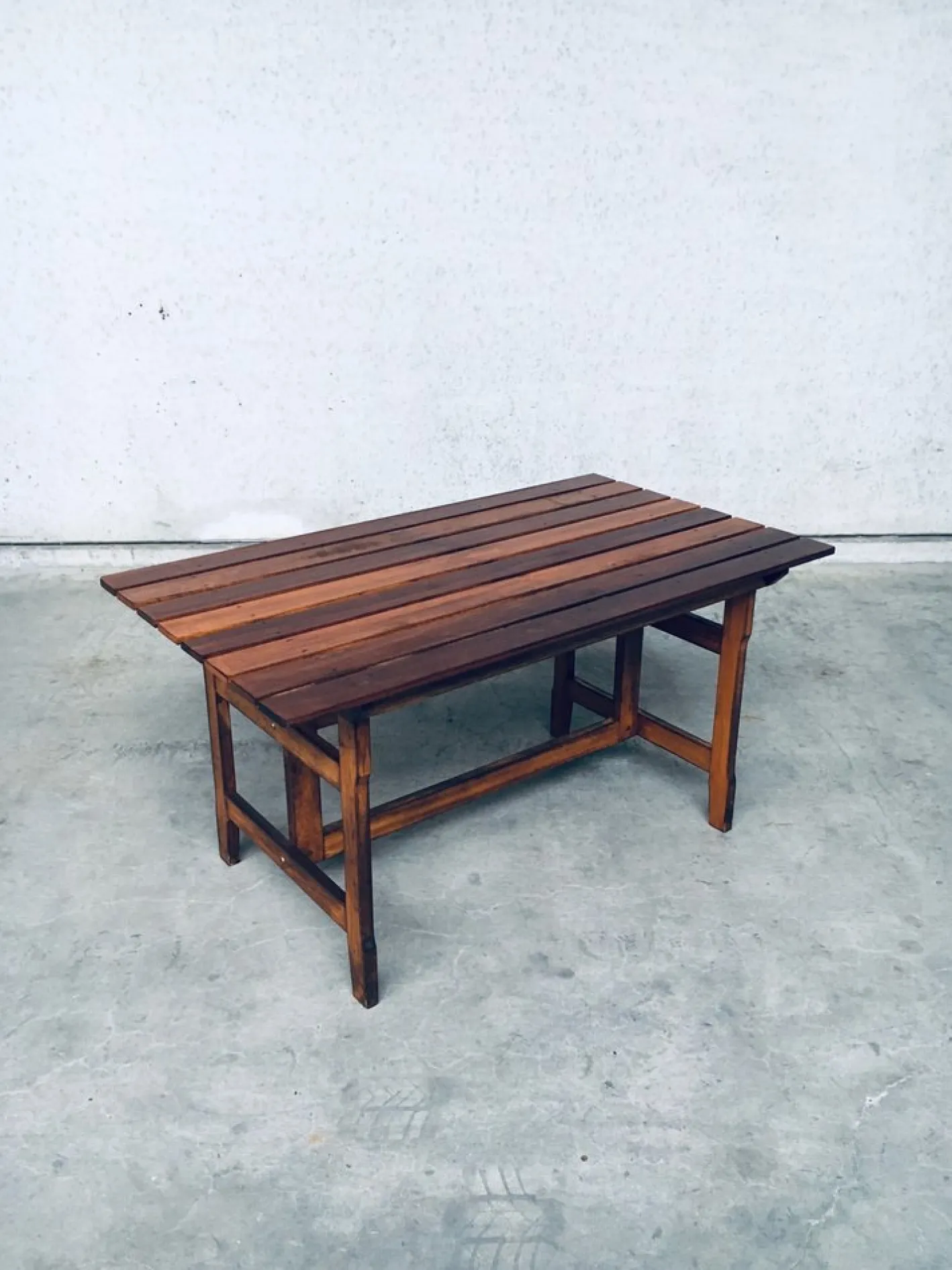 Gartentisch aus patiniertem Holz, 1970er