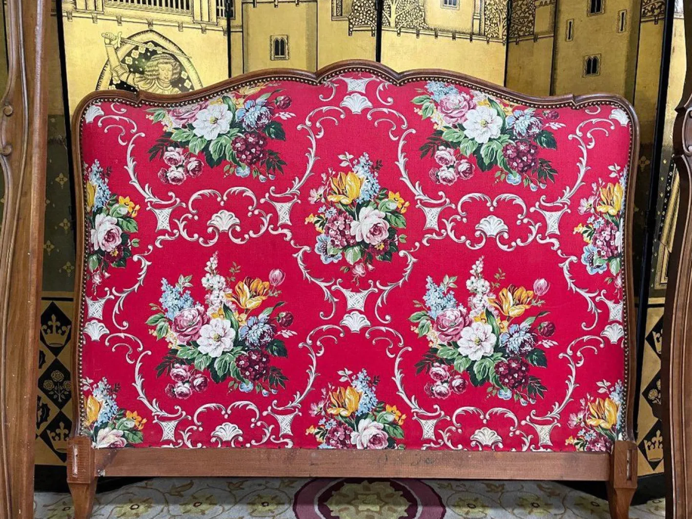 Gepolstertes Louis XV Bett