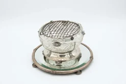 Glaspflanzer mit Silberstruktur und Spiegelsockel