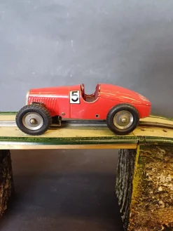13301 G/3 Rennstrecke mit Rotem Nr. 5 Rennwagen von Märklin, 1930er