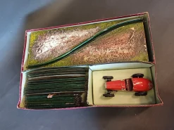 13301 G/3 Rennstrecke mit Rotem Nr. 5 Rennwagen von Märklin, 1930er