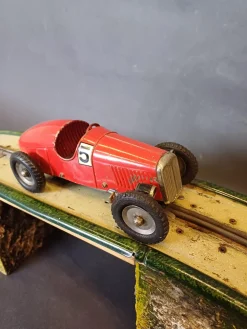 13301 G/3 Rennstrecke mit Rotem Nr. 5 Rennwagen von Märklin, 1930er