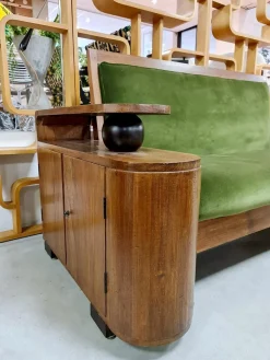 Grünes Art Deco Samtsofa