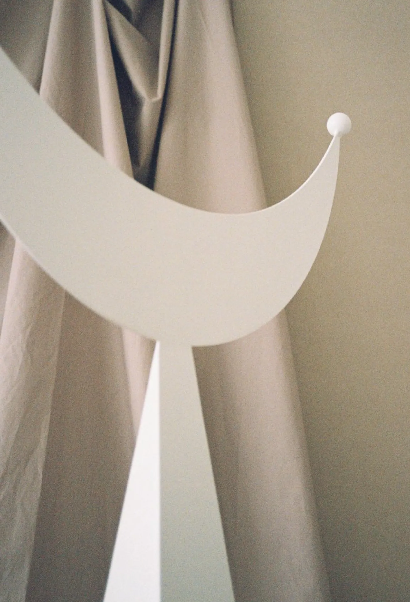 Große Miró Garderobe von Nazara Lazaro