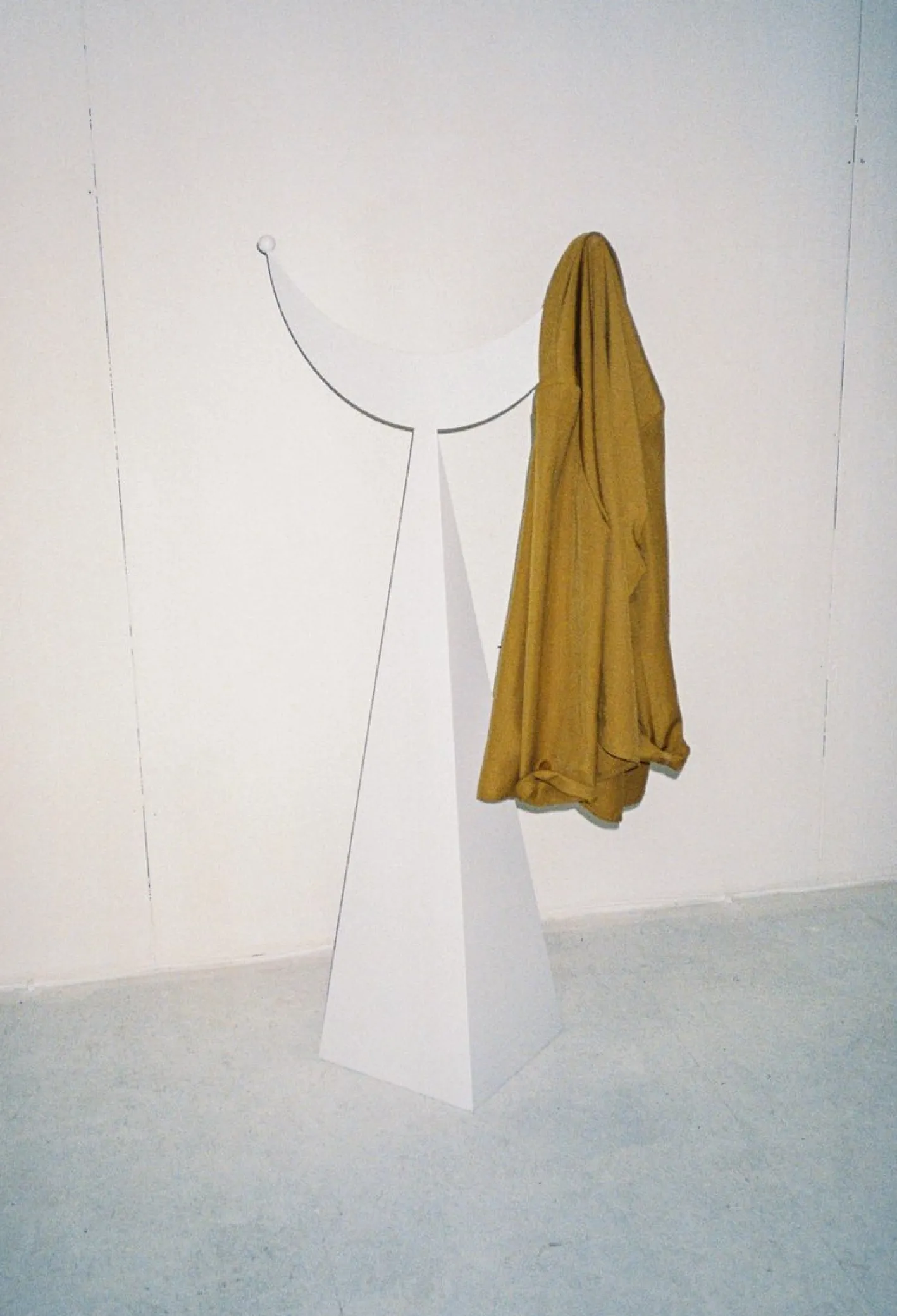 Große Miró Garderobe von Nazara Lazaro