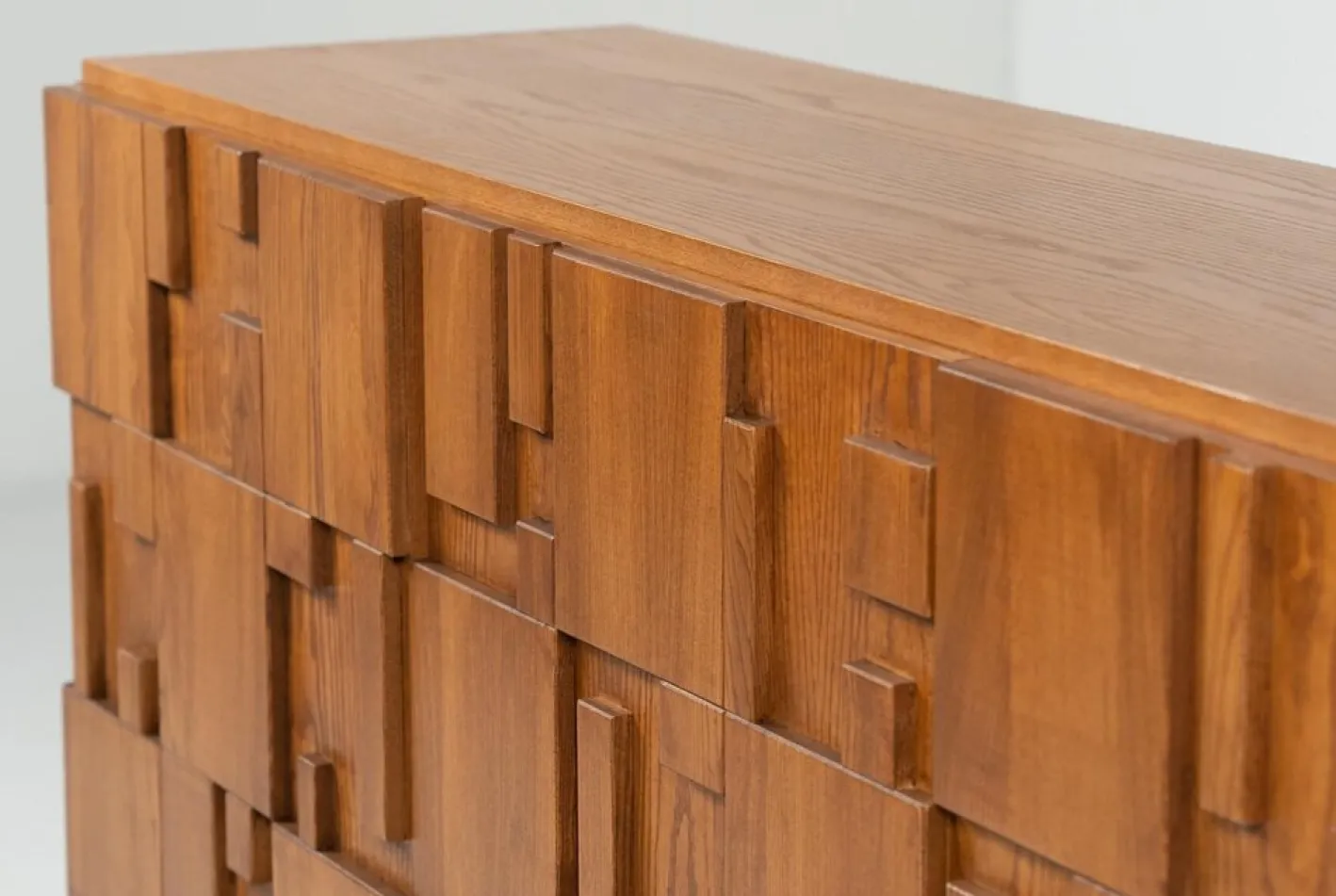 Großes brutalistisches italienisches Sideboard