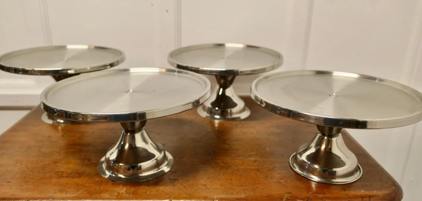 Großes Geschirr aus Edelstahl, 1960, 4 . Set