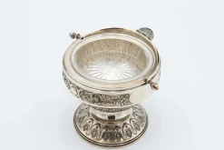 Halbkugelförmige Butterschale aus Silber
