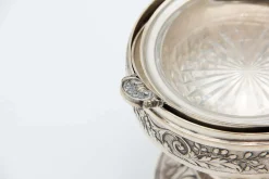 Halbkugelförmige Butterschale aus Silber