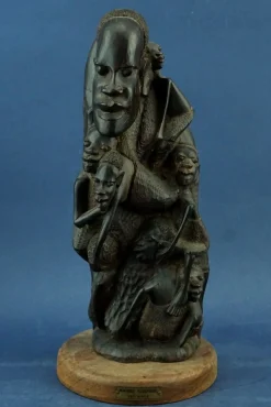 Handgeschnitzte Makonde Skulptur aus Ebenholz, 20. Jh., die Ujamaa im Shetani-Stil darstellt, Mosambik