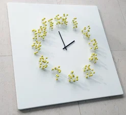 Illusionistische Wanduhr in Weiß-Gelb von Jan Paul