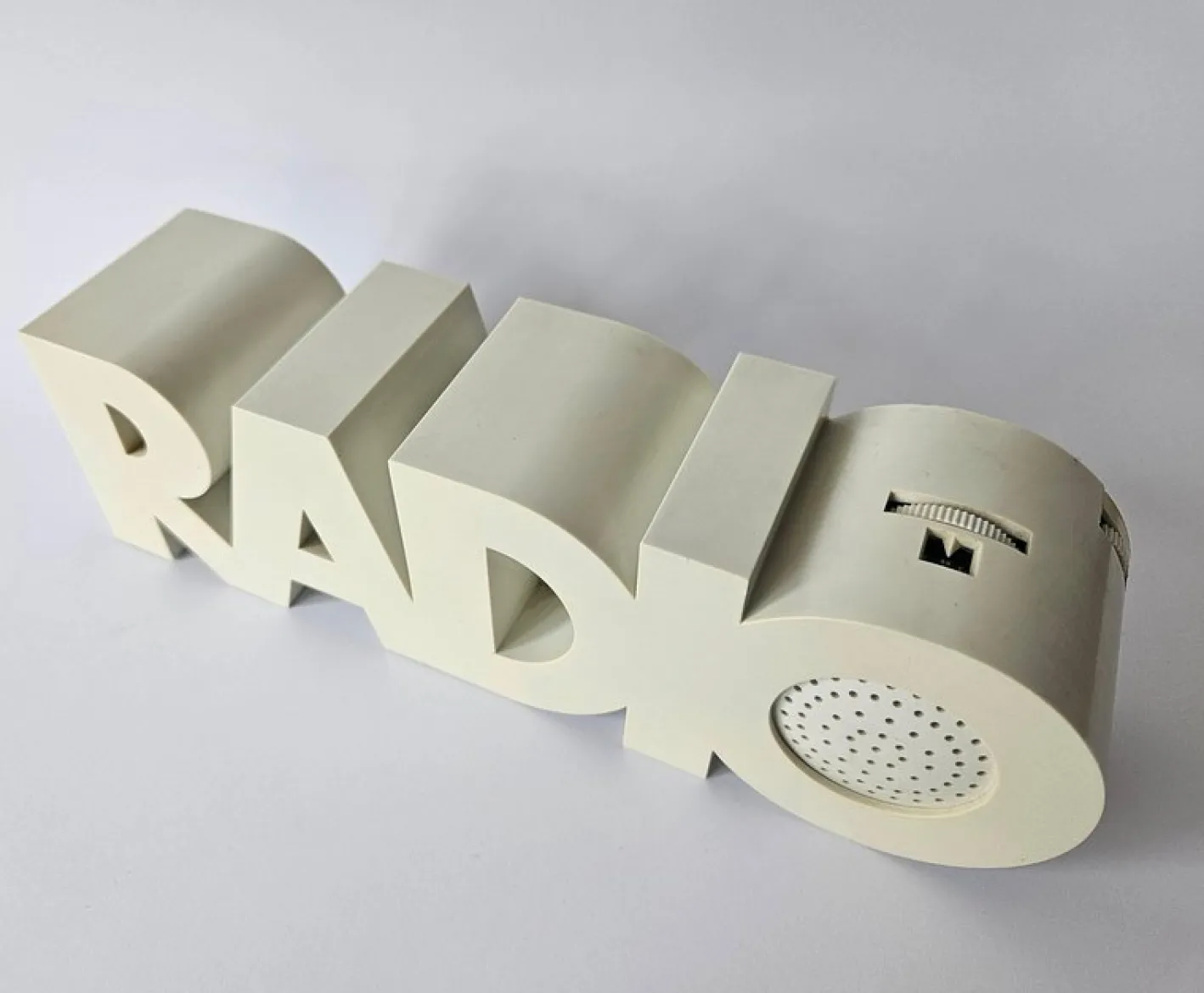 Italienisches Mid-Century Space Age Schreibtischradio, 1970er