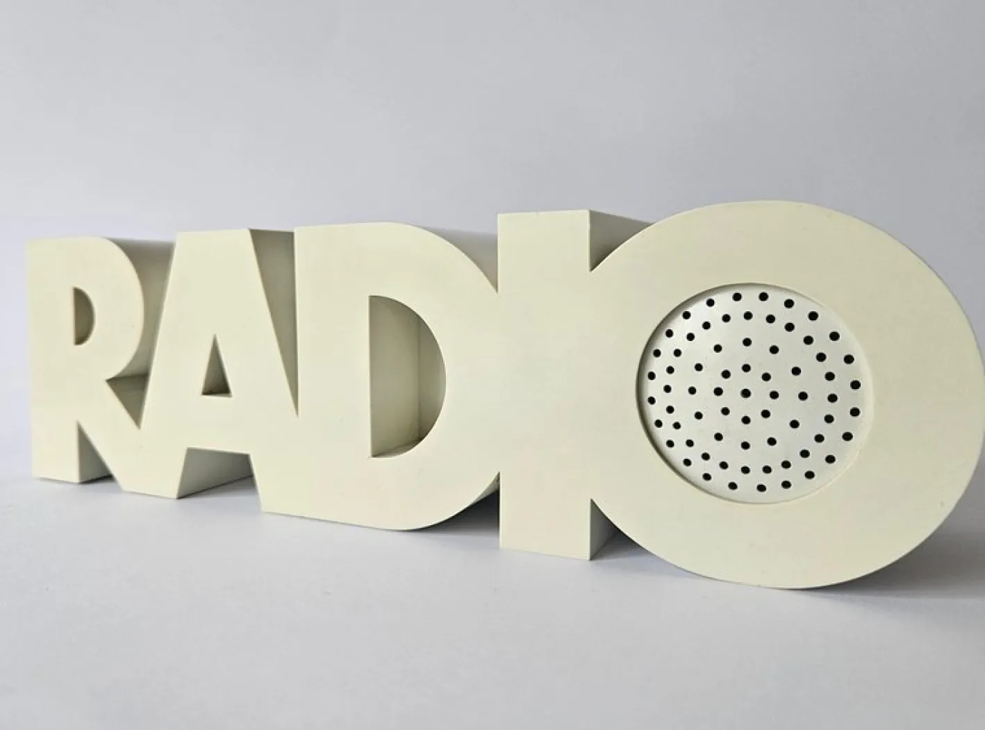 Italienisches Mid-Century Space Age Schreibtischradio, 1970er