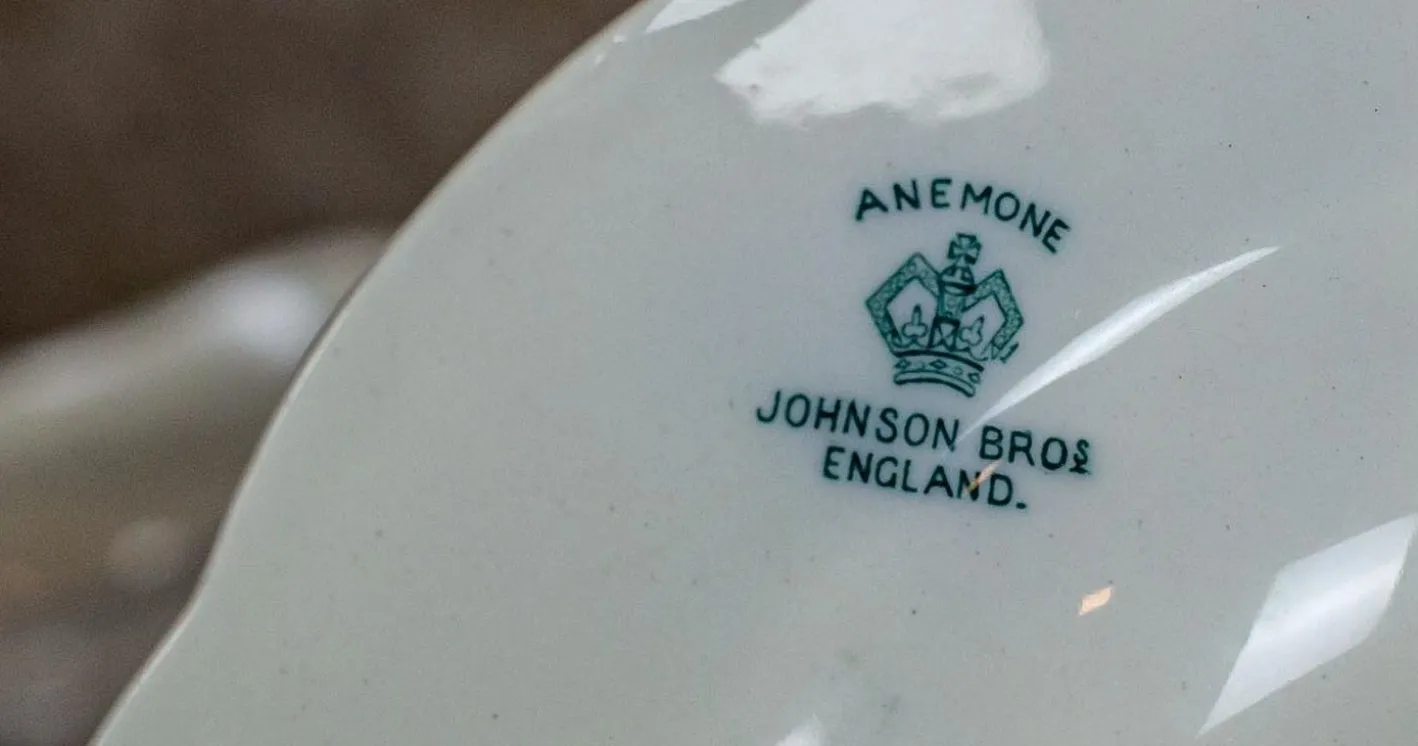 20. Jh. Anemone Porzellan Set von Johnson Brothers, 1930er, 28er Set