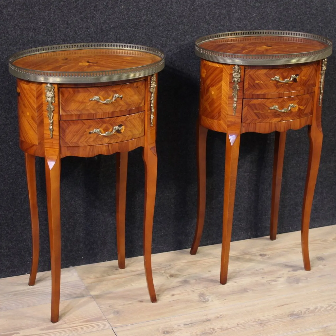 20. Jh. Französische Ovale Nachttische, 1950er, 2er Set
