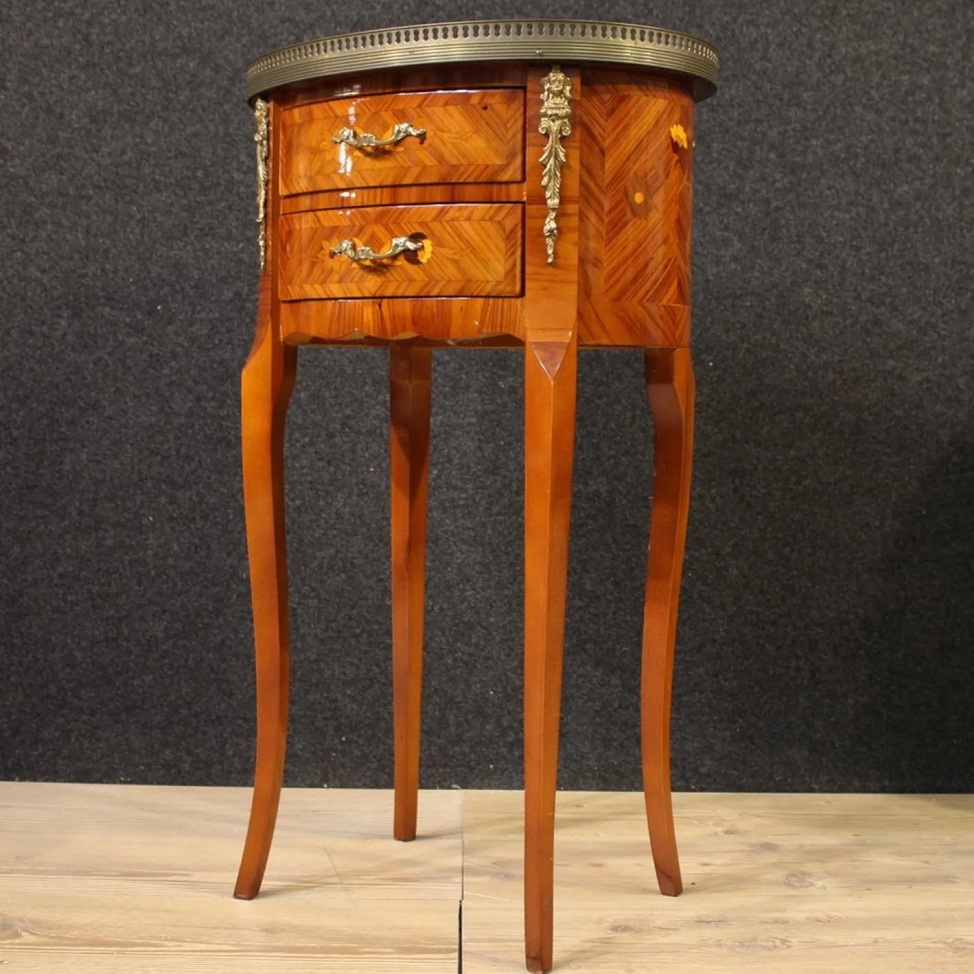 20. Jh. Französische Ovale Nachttische, 1950er, 2er Set