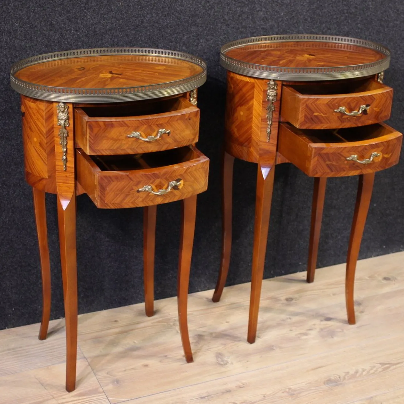 20. Jh. Französische Ovale Nachttische, 1950er, 2er Set