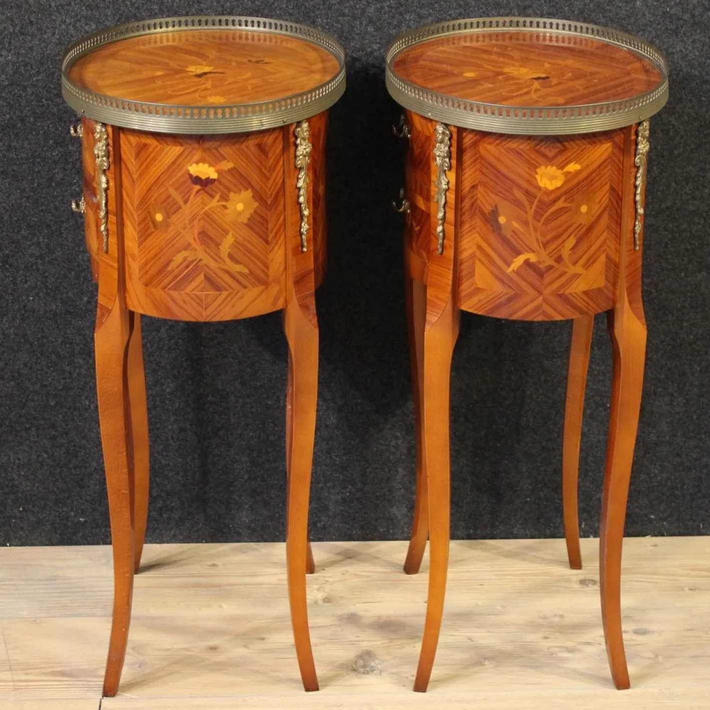 20. Jh. Französische Ovale Nachttische, 1950er, 2er Set