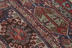Kazak Inspired Square Teppich mit rotem und blauem Tribal-Muster von Rug&Kilim