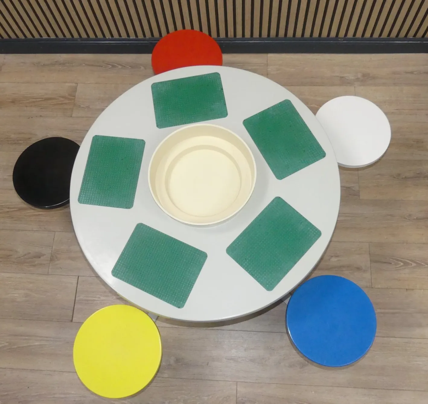 Kindertisch, 1980er