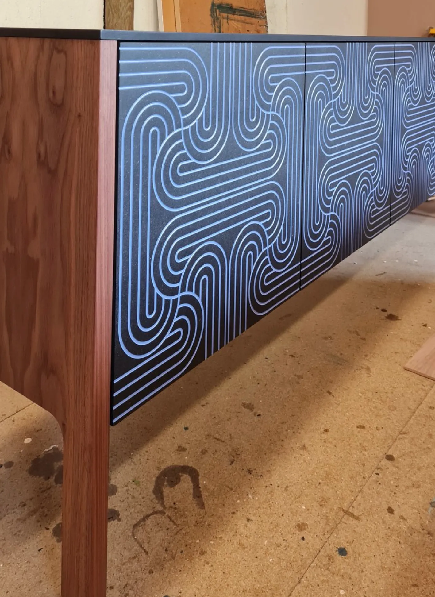 Loop Sideboard in Schwarz und Dunkelblau von Coucou Manou