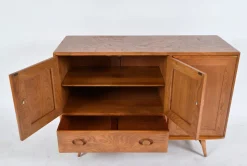 Mid-Century Modern Windsor Sideboard aus Ulme und Buche von Lucian Ercolani für Ercol, 1955