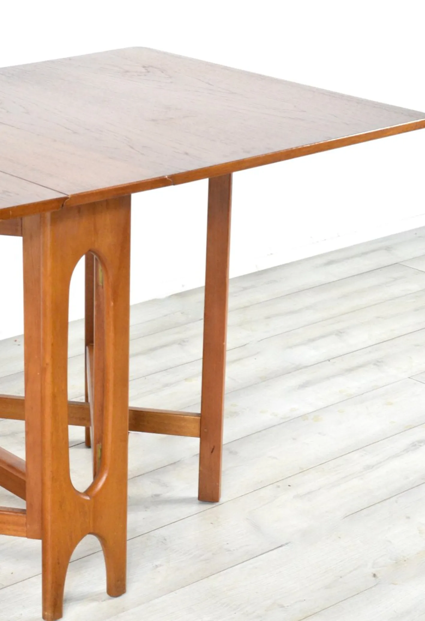 Moderner Mid-Century Esstisch aus Teak, 1960er