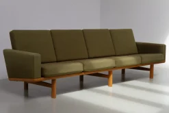 Modernes dänisches Sofa GE-236/4 aus Eiche von Hans J. Wegner für Getama, 1960er