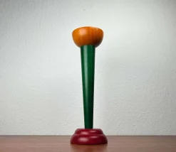 Postmoderner gelbgrüner roter Modell Monokel Kerzenhalter aus Holz von Ikea, 1980er