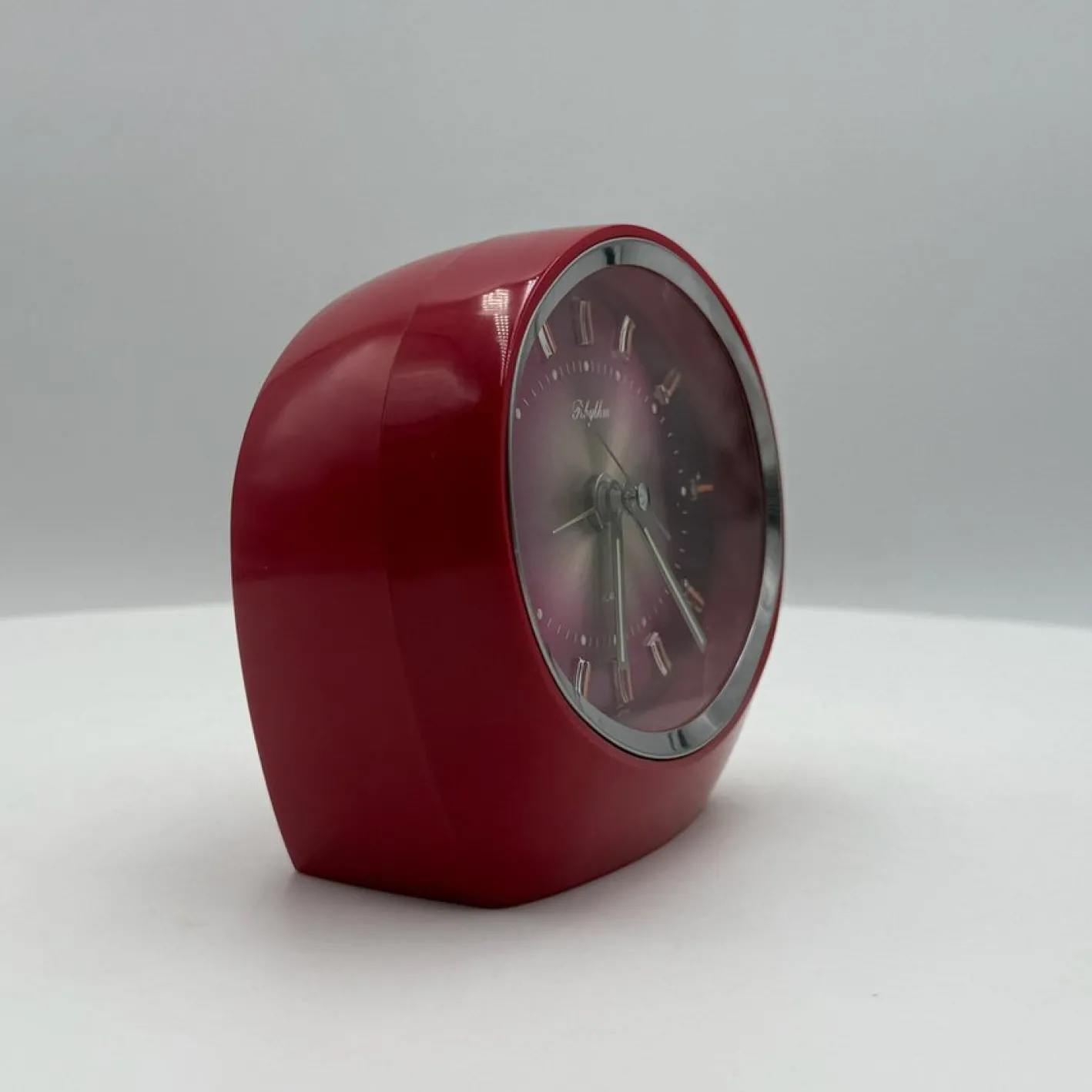 Roter Wecker von Rhythm, Japan, 1960er