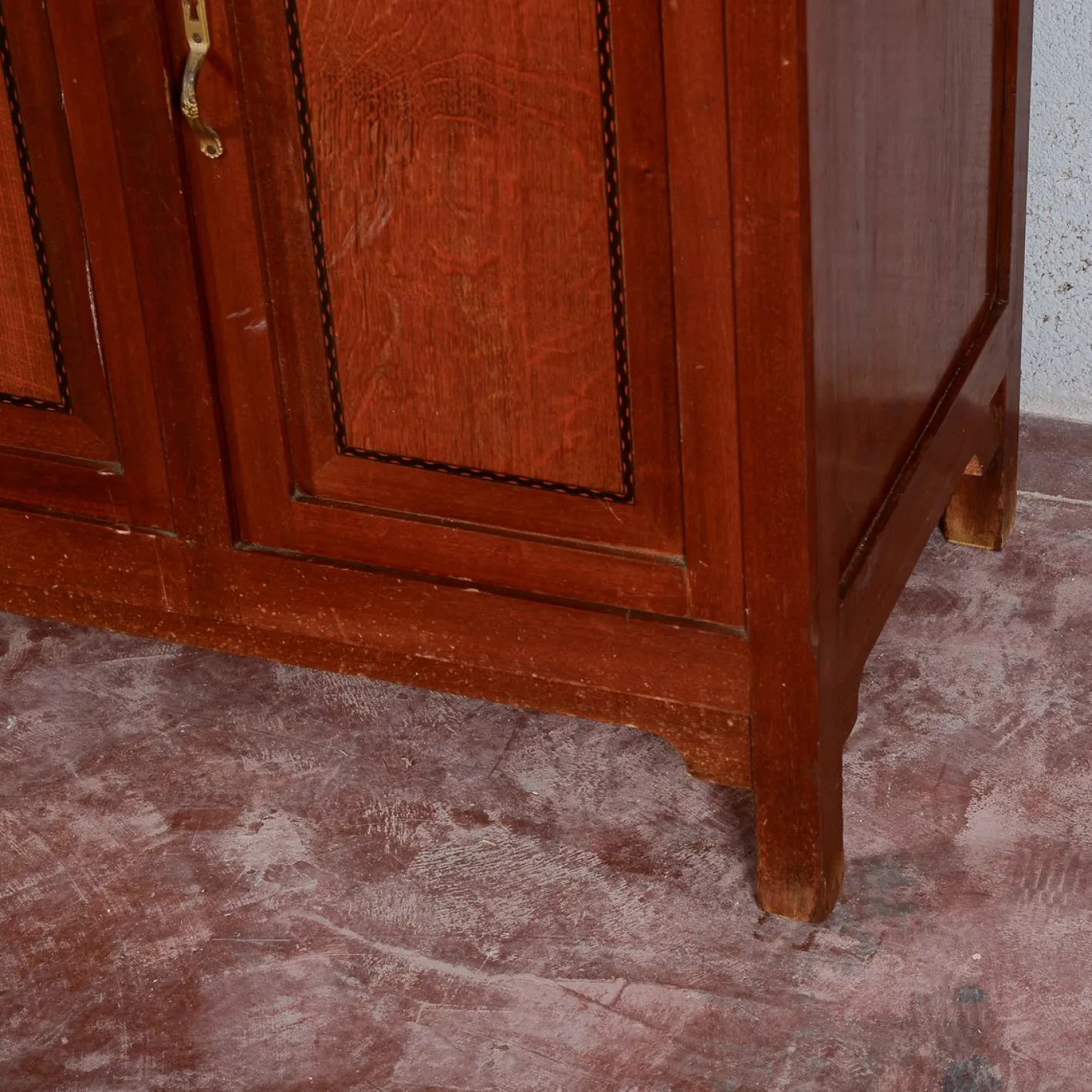 Sideboard mit 4 Türen, 2 Schubladen und Marmorplatte