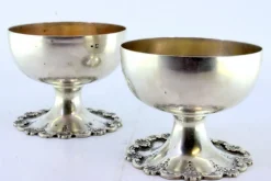 Silberne Champagner Gläser mit Reliefs und Muscheln, 2er Set