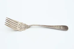 Silberne Fischgabel mit Aussparungen