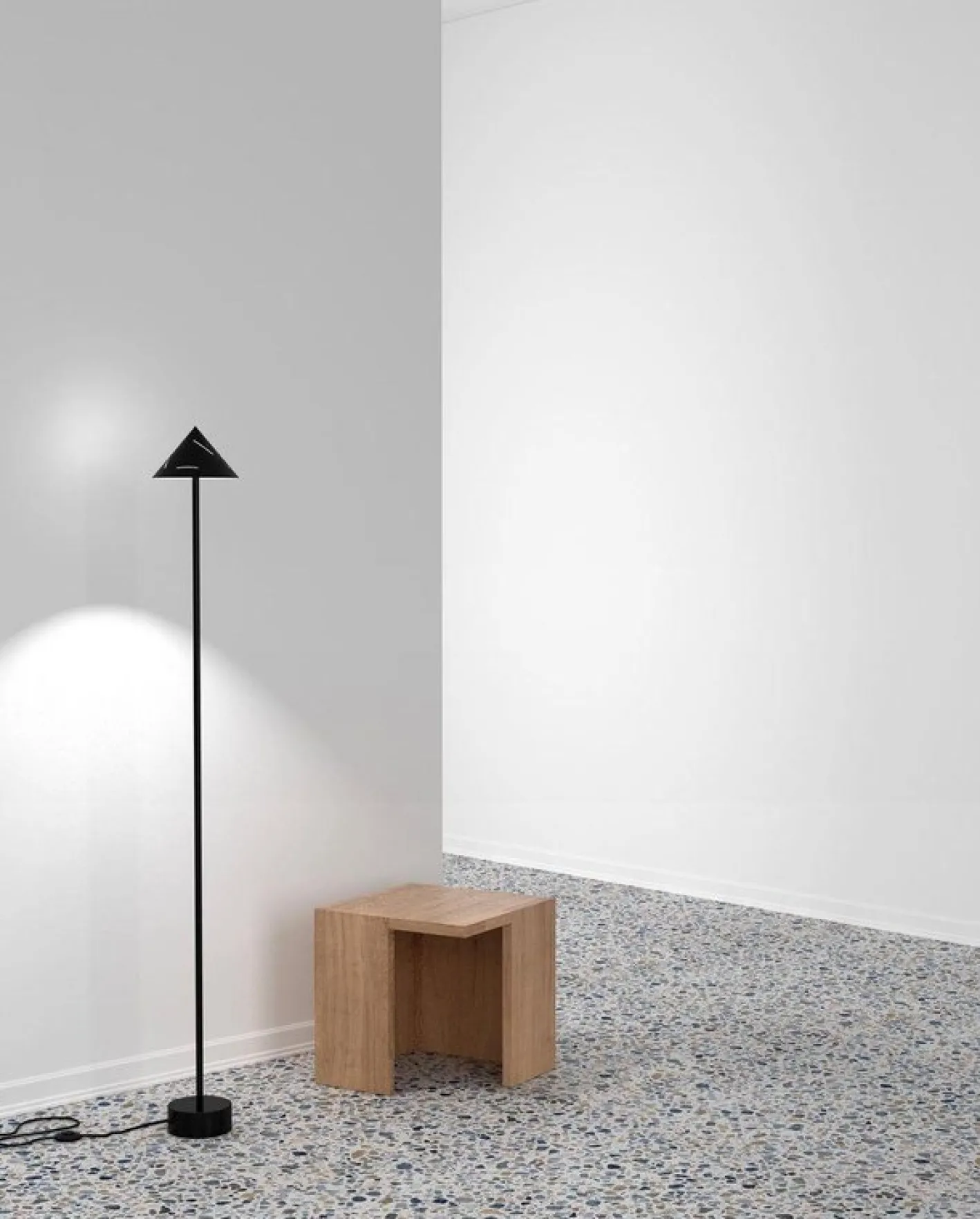 Silberne Stehlampe von Atelier Areti