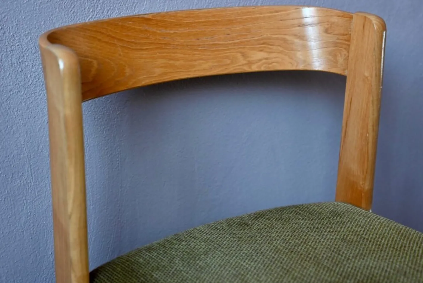 Skandinavischer Stuhl mit Kufengestell