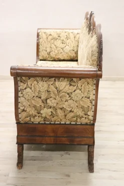 Sofa aus geschnitztem Nussholz, 19. Jh.