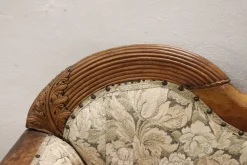 Sofa aus geschnitztem Nussholz, 19. Jh.